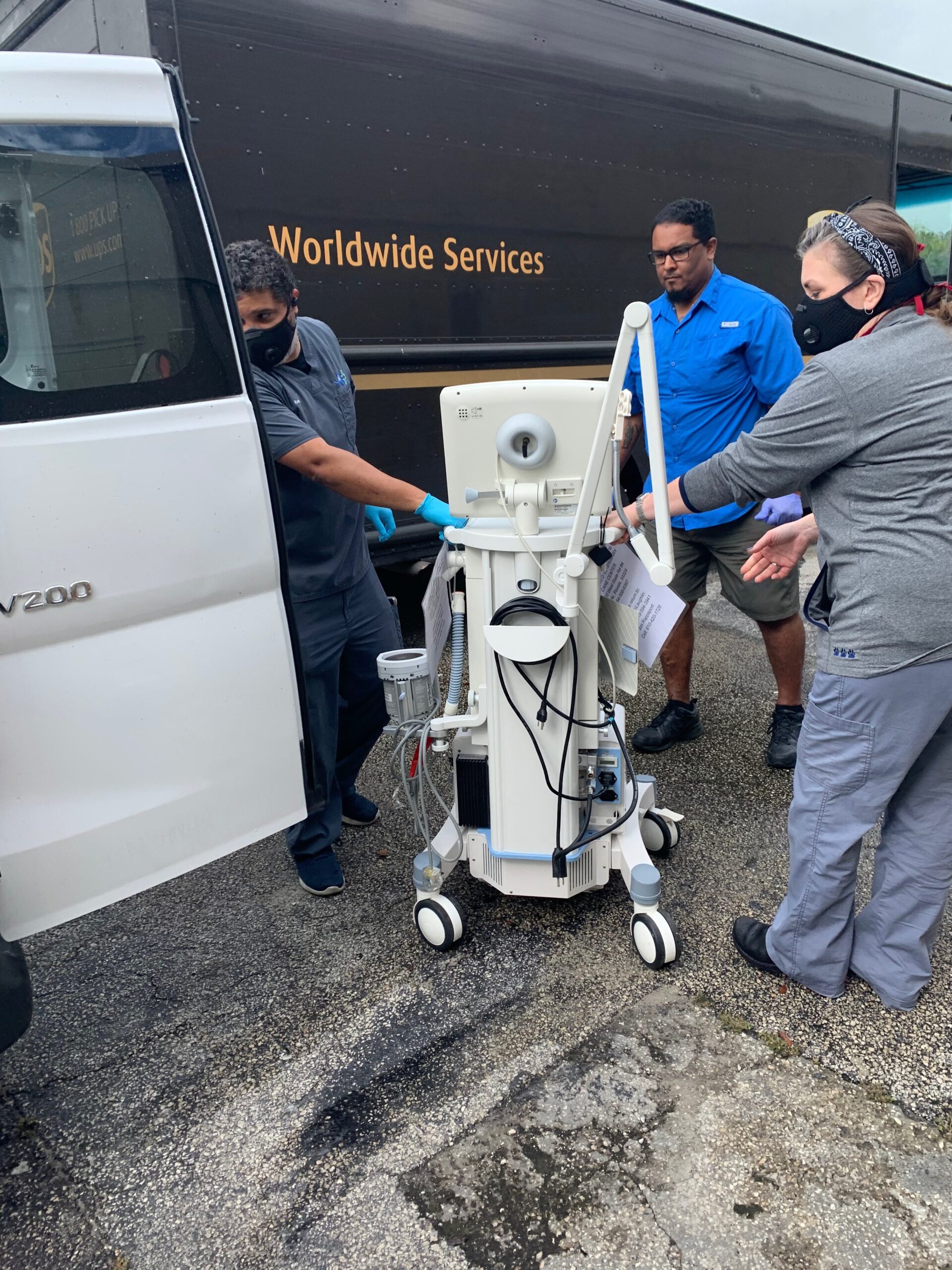 Advanced Veterinary Care Center in Davie Donates Mechanical Ventilator to Cleveland Clinic